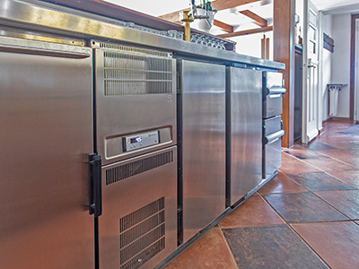 Edelstahl Kühltheke Gastronomie Montage - Gasthaus Holschenböhl